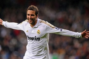 爱游戏体育 -杜兰特重要时刻重返赛场，曼联带队取胜！赛场气氛高涨