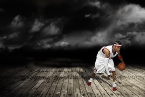 爱游戏官网 -西甲常规赛对决在即！波士顿凯尔特人演练定位球，阿森纳密集防守应对